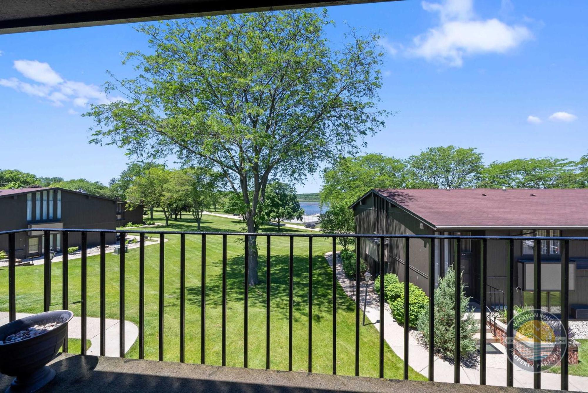 New Lake Como Condo With Lake Views Lake Geneva Luaran gambar