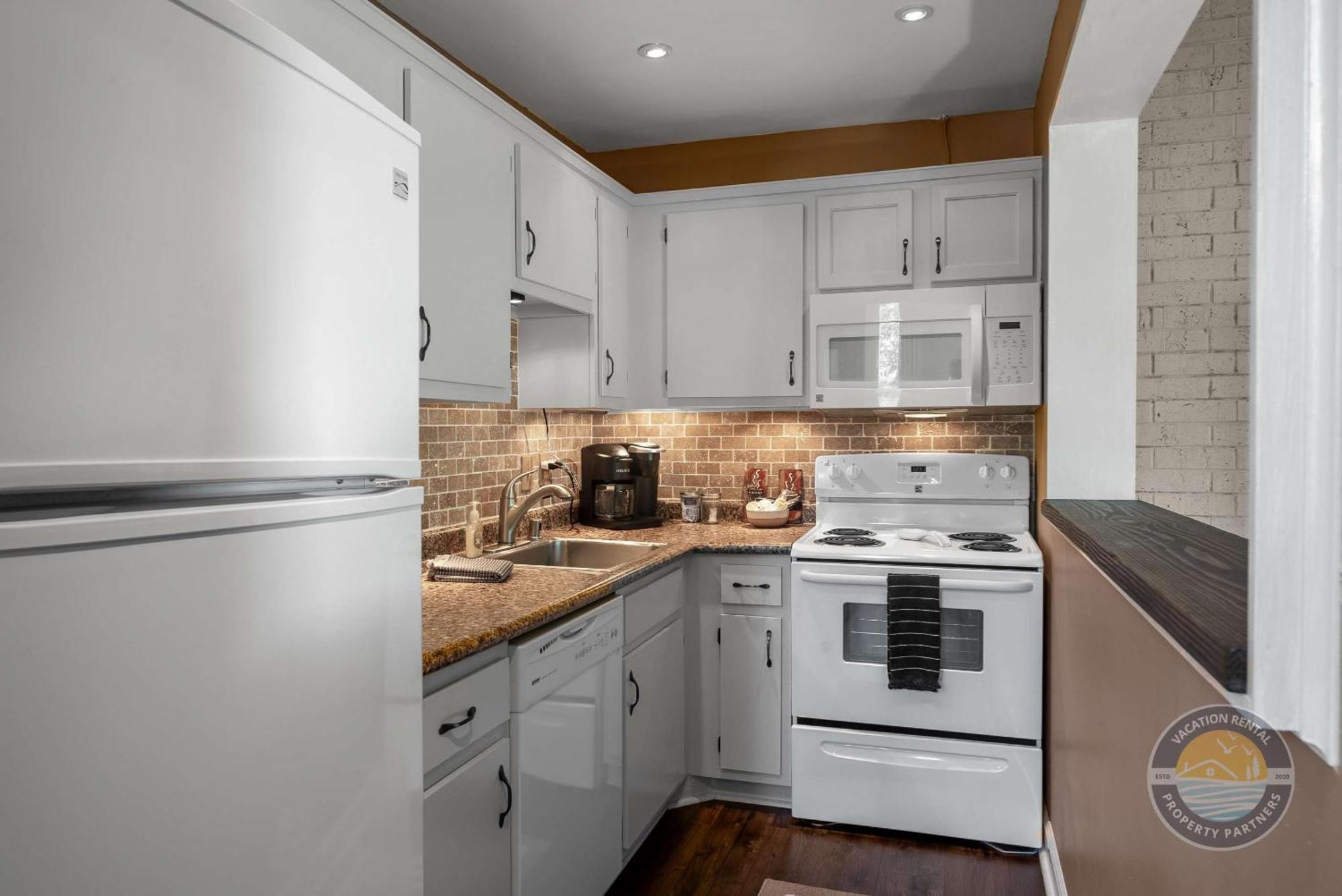 New Lake Como Condo With Lake Views Lake Geneva Luaran gambar